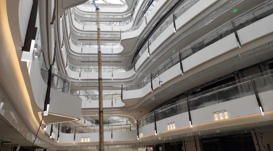 廣州金融城君超商場(chǎng)GRG中庭攔河完工落地案例賞析 廣州金融城君超商場(chǎng)GRG中庭攔河完工落地案例賞析