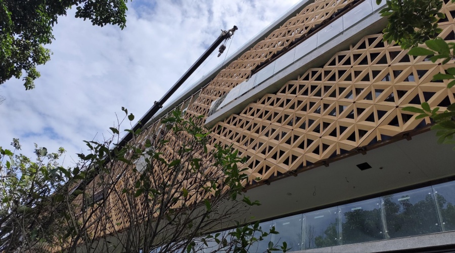 惠州茶葉產(chǎn)業(yè)園彩色UHPC鏤空幕墻板工程案例 惠州茶葉產(chǎn)業(yè)園彩色UHPC鏤空幕墻板工程案例