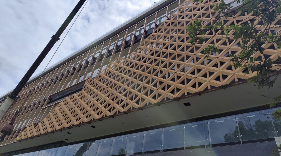 惠州茶葉產(chǎn)業(yè)園彩色UHPC鏤空幕墻板工程案例 惠州茶葉產(chǎn)業(yè)園彩色UHPC鏤空幕墻板工程案例